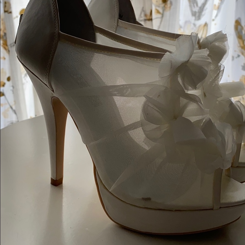 Vera Wang - Picture 2 of 6